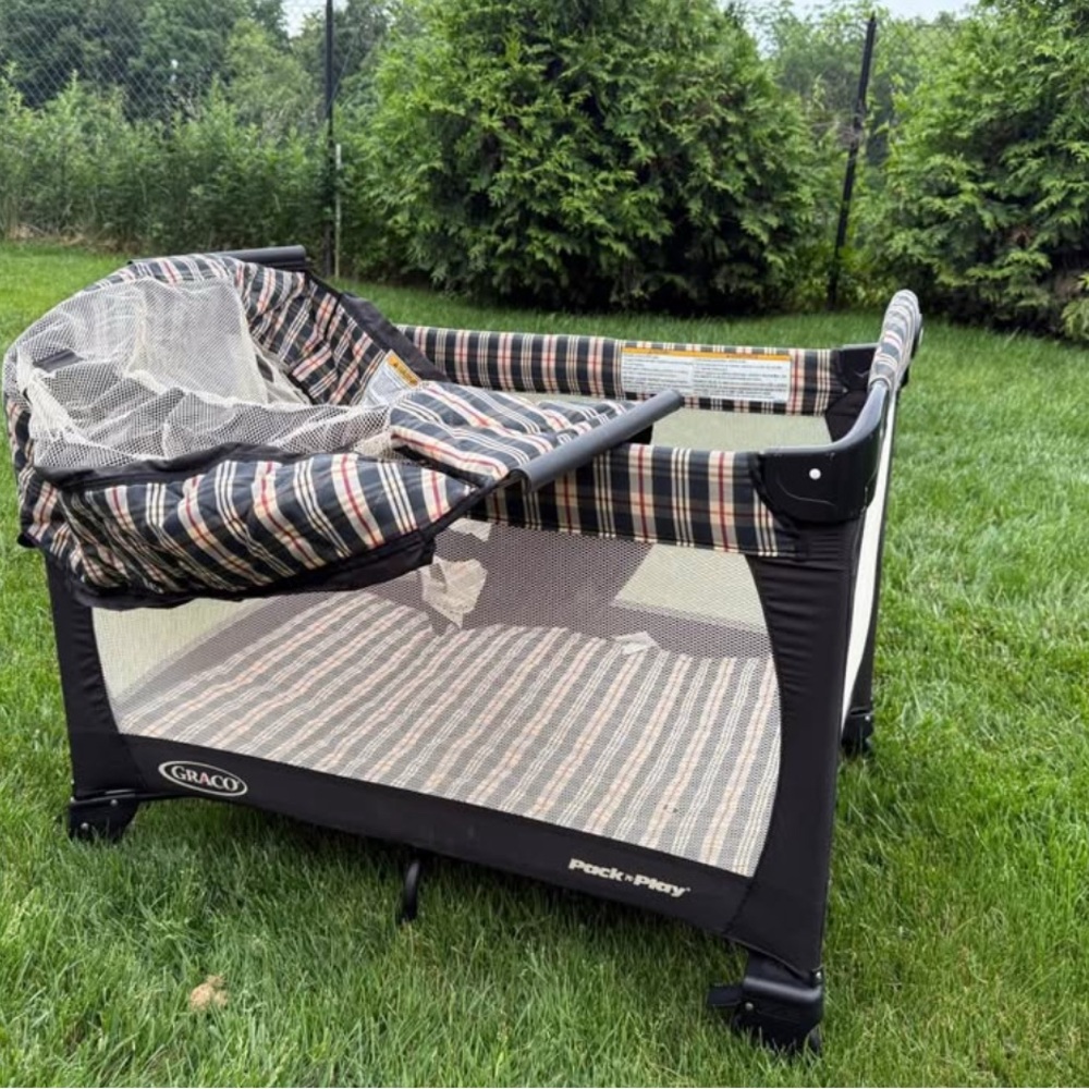 Graco Black and Plaid Pack 'n Play